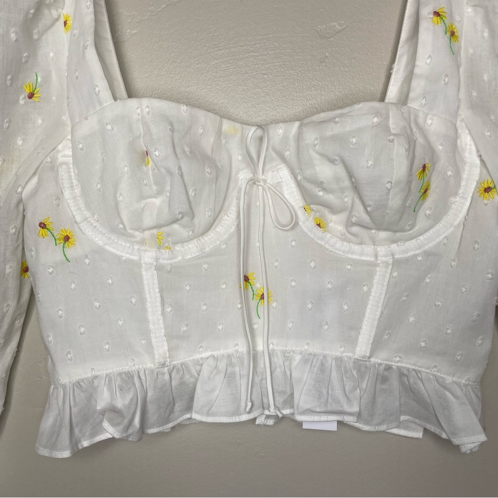 For Love & Lemons Abby Crop Top Blouse Small NWT Embroidered White Yellow Daisy - Picture 7 of 14